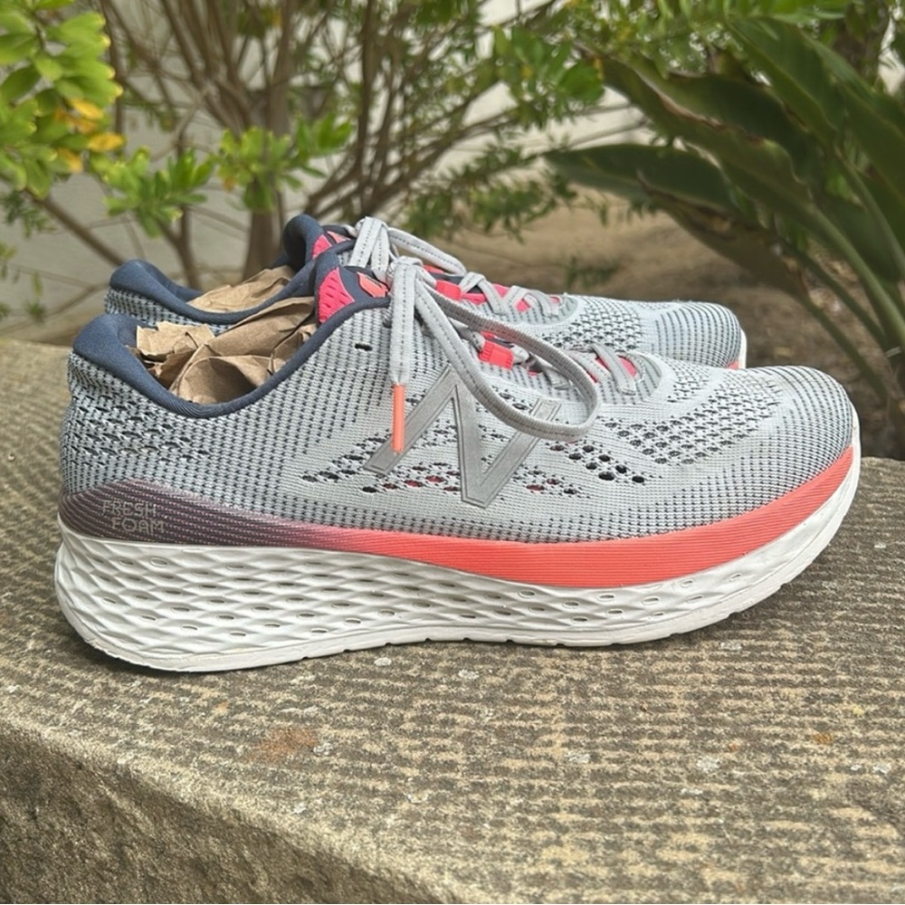 SIZE 8.5 / New Balance / Gray, Pink, Blue Athletic Shoes
